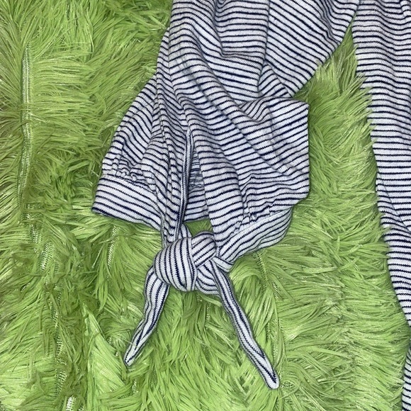 Cupio Cold Shoulder Top - Picture 2 of 3